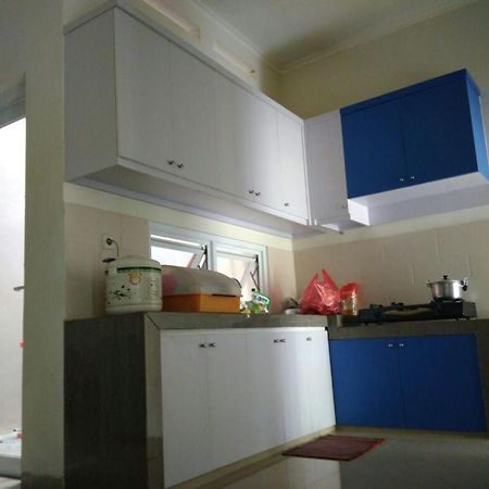 Bintara Jaya Yemima Guest House Bekasi Esterno foto