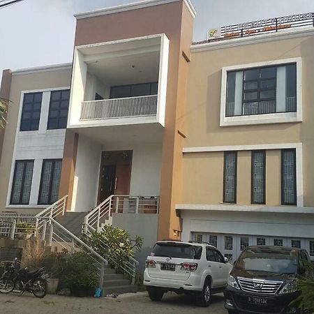 Bintara Jaya Yemima Guest House Bekasi Esterno foto